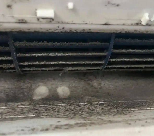 福安空调吹的风有股烧焦味是怎么回事